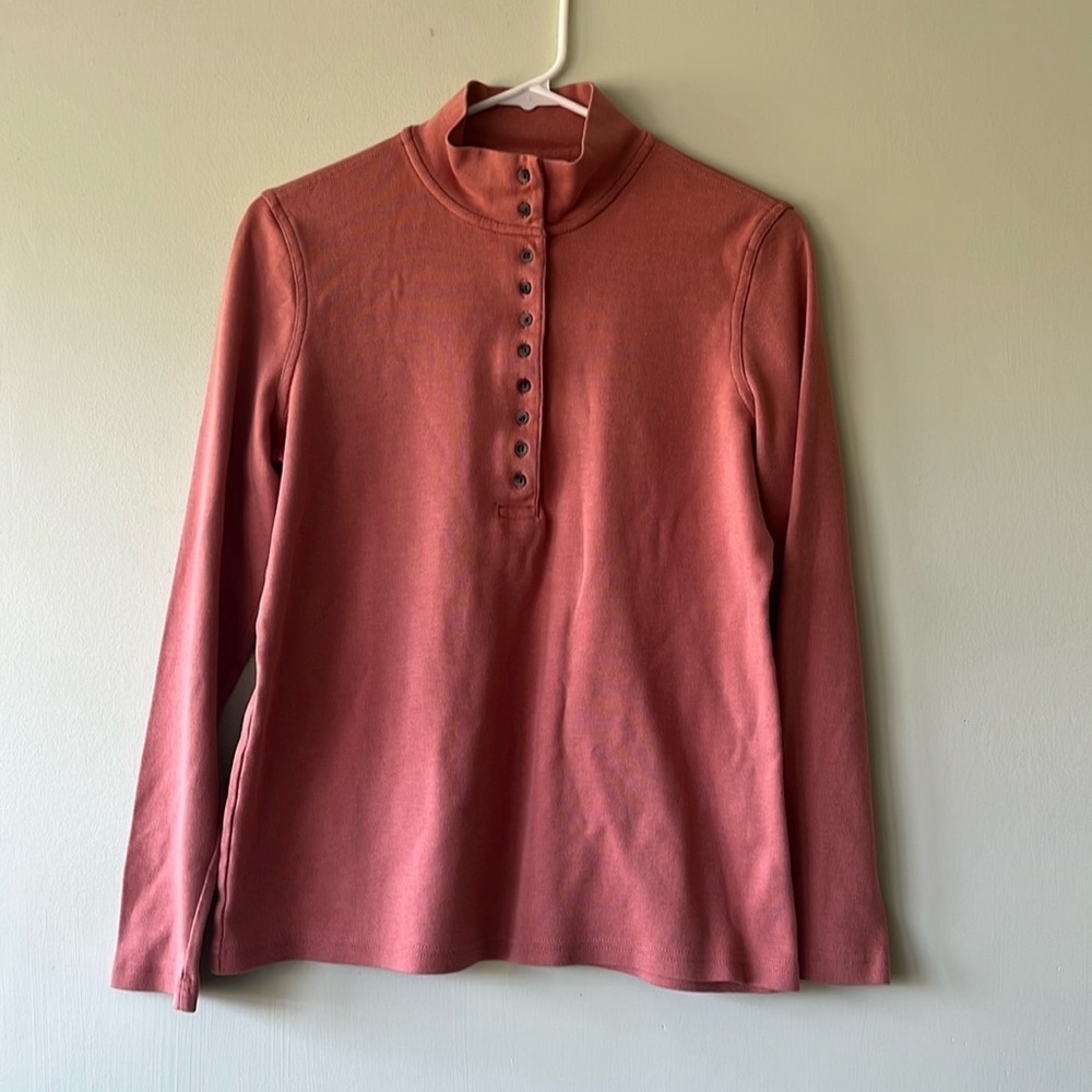 Women’s Natural Reflections long sleeve 1/2 button up coral basic shirt. Size S